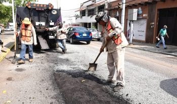 ATIENDE JEC CON BACHEO Y REHABILITACIÓN NUEVOS PUNTOS CRÍTICOS DE VIALIDADES EN CENTRO