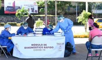 ATIENDE SALUD A CIUDADANOS QUE BUSCAN REALIZARSE PRUEBA COVID