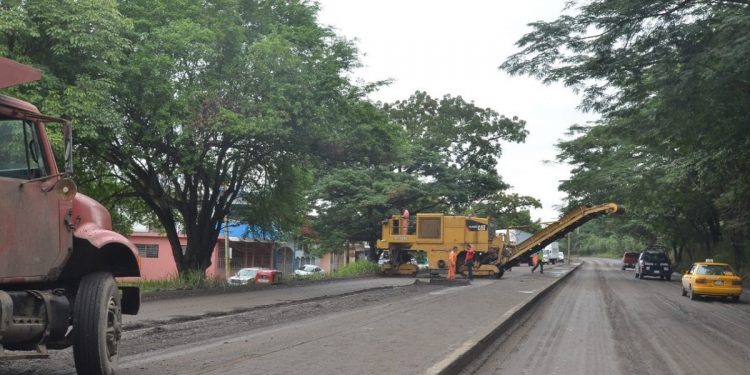 AVANZA A BUEN RITMO PROGRAMA DE REPARACIÓN DE VIALIDADES EN CENTRO