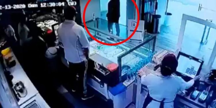 CON GOLPES LE ROBAN UN ROLEX A CANADIENSE, EN POLANCO