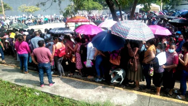 CON TREMENDO CAOS SE GENERA COBRO DE APOYOS BIENESTAR