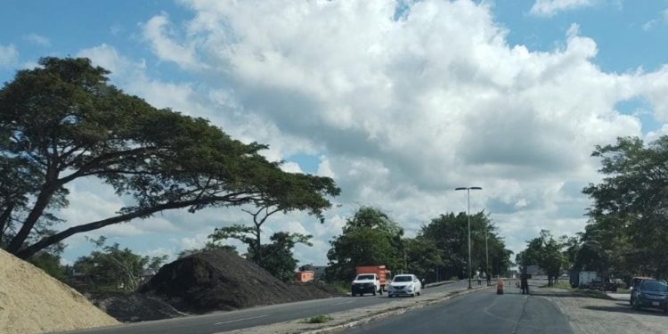 CONTINÚAN ACCIONES DE BACHEO Y REHABILITACIÓN DE VIALIDADES EN VILLAHERMOSA