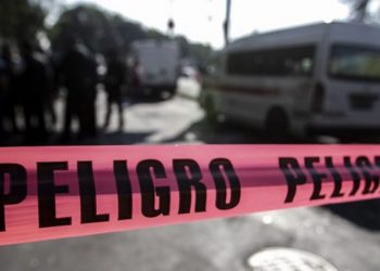 CORTAN LA MANO A TRES PERSONAS Y LAS ARROJAN EN UNA CARRETERA DE MÉXICO