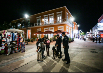 EL GRUPO CANINO DE LA POLICÍA QUINTANA ROO FORTALECE SEGURIDAD EN TERMINAL MARÍTIMA