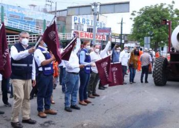 DA BANDERAZO ADÁN AUGUSTO A PAVIMENTACIÓN DE AVENIDAS RUIZ CORTINES Y CARLOS PELLICER