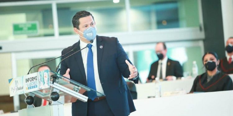 EL GOBERNADOR DE GUANAJUATO ES HOSPITALIZADO POR COVID-19