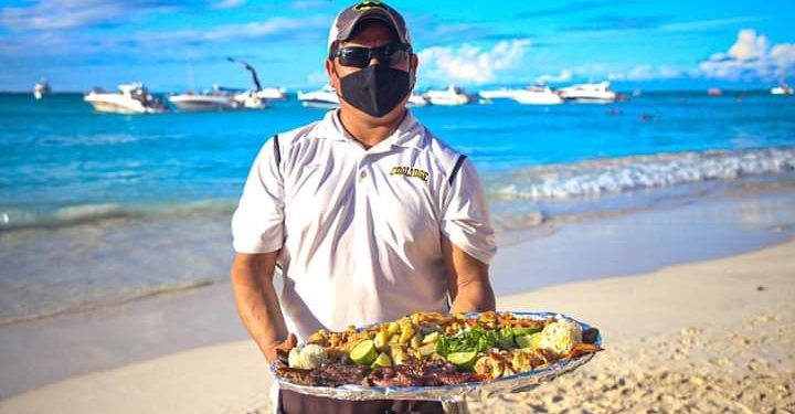 DISFRUTAN VISITANTES DE LA NAVIDAD EN ISLA MUJERES