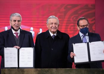 GOBIERNO FIRMA ACUERDO CON EMPRESAS Y OBREROS SOBRE SUBCONTRATACIÓN