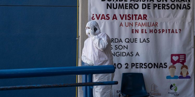 HOSPITALES EN CIUDAD DE MÉXICO VIVEN SATURACIÓN ANTE ANGUSTIA DE PACIENTES