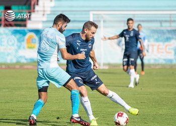 LA OLA FUTBOLERA DEFIENDE SU CASA ANTE LA PANDILLA