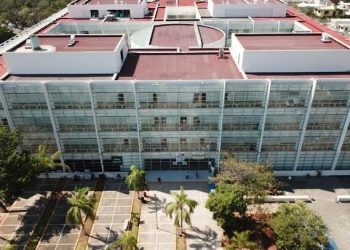 MUJER SE SUICIDA AL TIRARSE DESDE EL CUARTO PISO DE UN HOSPITAL