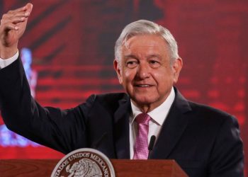 LA POPULARIDAD DEL PRESIDENTE DE MÉXICO SUBE A 57 %, SEGÚN UN SONDEO