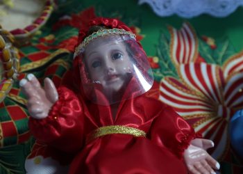 LA TEOLOGÍA POPULAR DEL NIÑO JESÚS CON TAPABOCAS EN LA NAVIDAD DE BOLIVIA
