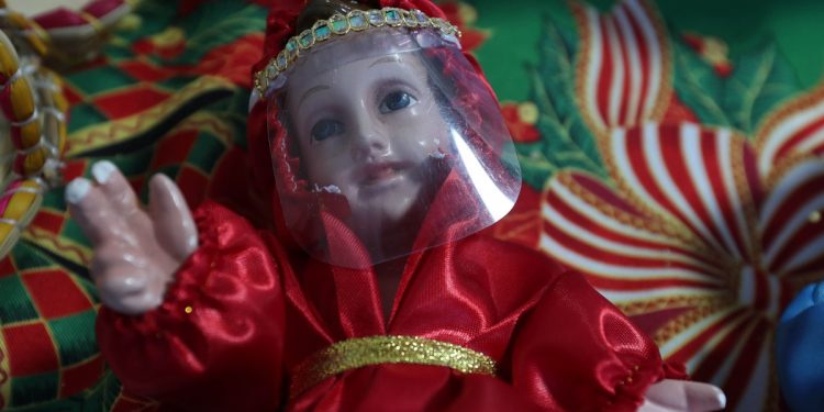 LA TEOLOGÍA POPULAR DEL NIÑO JESÚS CON TAPABOCAS EN LA NAVIDAD DE BOLIVIA