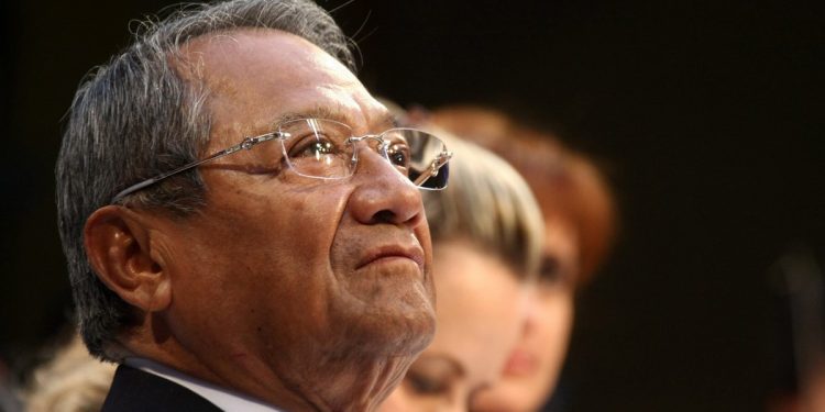 LAS CENIZAS DEL CANTAUTOR ARMANDO MANZANERO LLEGAN A SU NATAL MÉRIDA