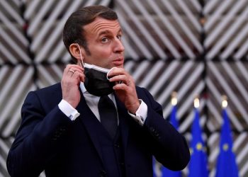 MACRON DA POSITIVO A COVID-19