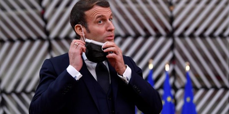 MACRON DA POSITIVO A COVID-19