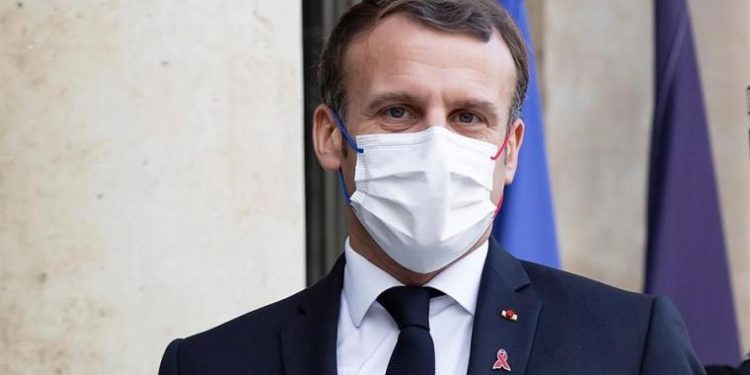 MACRON DICE QUE VA «BIEN» AUNQUE ESTÁ CANSADO Y SIGUE CON SÍNTOMAS