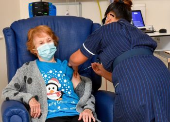 MARGARET, LA PRIMERA MUJER EN RECIBIR LA VACUNA CONTRA EL CORONAVIRUS