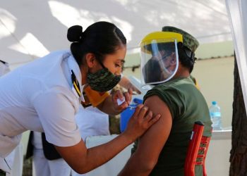 MÉXICO REANUDA VACUNACIONES EN LA CAPITAL CON 3.900 TRABAJADORES SANITARIOS