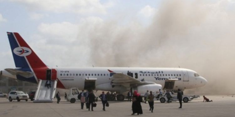 MUEREN AL MENOS 16 PERSONAS POR EXPLOSIONES EN AEROPUERTO DE YEMEN