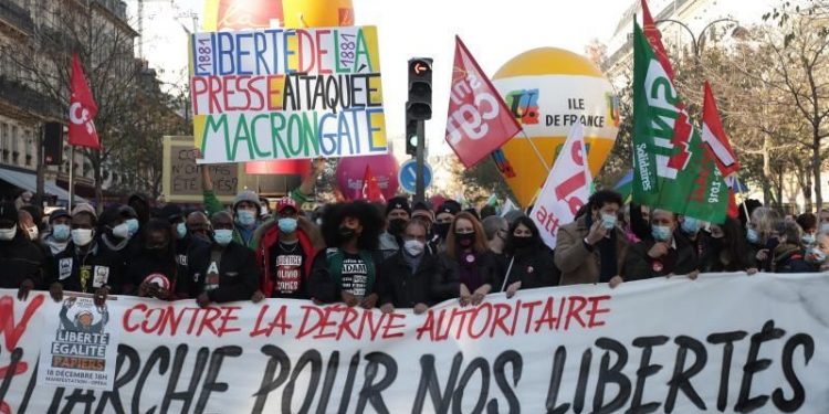 NUEVAS MANIFESTACIONES EN FRANCIA CONTRA LA LEY DE SEGURIDAD DEL GOBIERNO