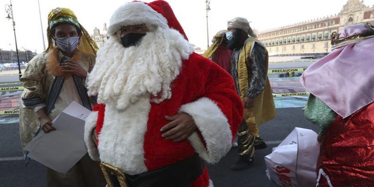 «REYES MAGOS» PROTESTAN EN CIUDAD DE MÉXICO PARA RECLAMAR DERECHO A TRABAJAR