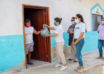 SEFOTUR Y SECTOR TURÍSTICO ENTREGAN AYUDA A HABITANTES DE LAS COLORADAS