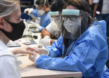 APLICA PERSONAL De SALUD PRUEBAS Rápidas EN El AEROPUERTO DE CANCÚN