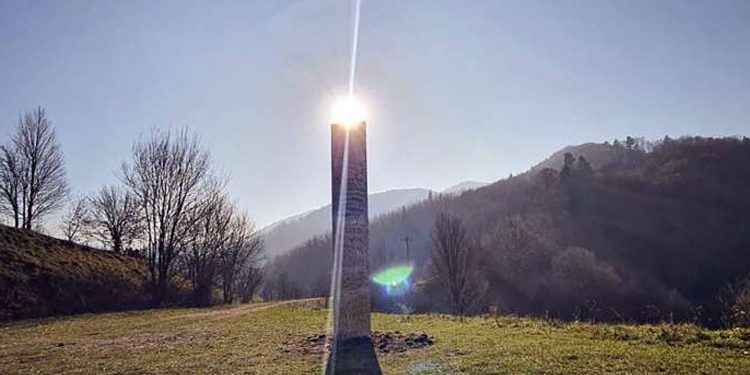 SURGE UN TERCER MONOLITO MISTERIOSO, AHORA EN CALIFORNIA