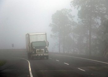 UN FRENTE FRÍO AZOTA A LOS DAMNIFICADOS EN HONDURAS APOSTADOS EN LAS AUTOPISTAS