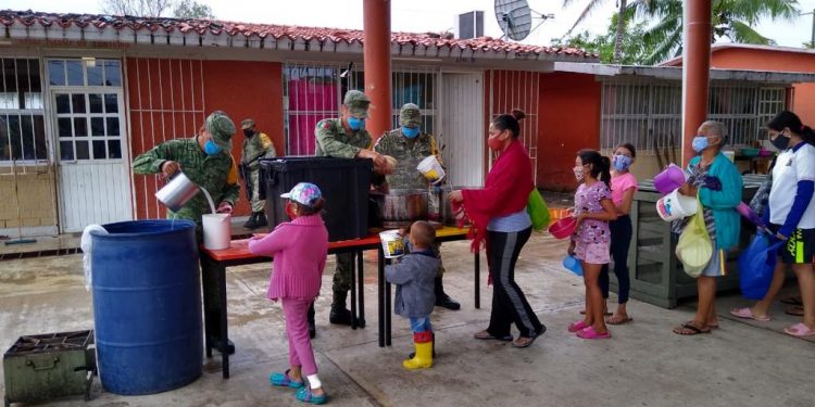 EL EJÉRCITO Y FUERZA AÉREA CONTINÚAN APLICANDO EL PLAN DN-III-E, BENEFICIANDO A MÁS DE 740,000 PERSONAS EN TABASCO