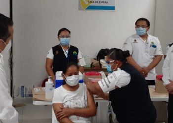 ATESTIGUA GOBERNADOR PRIMERA APLICACIÓN DE VACUNA CONTRA EL COVID-19
