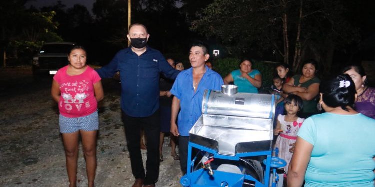 LE LLUEVEN RECLAMOS A CHAK ME’EX DURANTE GIRA POR COMUNIDADES