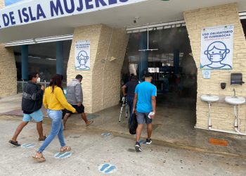 LA AMPLIACIÓN DEL TÚNEL SANITIZANTE AGILIZA EL MOVIMIENTO DE PASAJEROS EN ISLA MUJERES