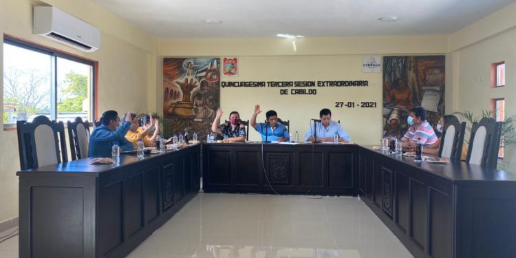 APRUEBAN LICENCIA DE PAOLY PERERA