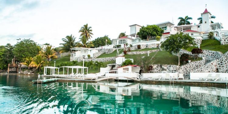 6 HOTELES EN BACALAR CERRARÁN ANTE CRISIS DE PRINCIPIOS DE 2021