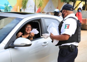 POLICÍA DE SOLIDARIDAD REFUERZA ACCIONES CONTRA EL COVID-19 CON REPARTICIÓN DE CUBREBOCAS