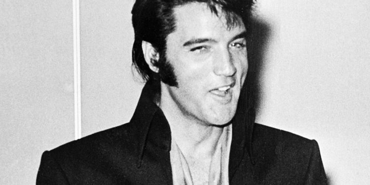 UN DÍA COMO HOY, ELVIS PRESLEY GRABA SU PRIMER DISCO