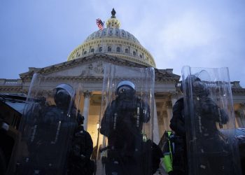 PROTESTAS Y FALSAS AMENAZAS DE BOMBA EN NUEVA YORK TRAS EL ASALTO AL CAPITOLIO