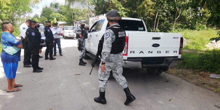 EXHIBEN A FOTÓGRAFO DE CHA’AK ME’EX POR CONDUCIR DE VEHÍCULO OFICIAL DE MANERA PREPOTENTE