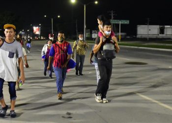CENTENARES DE MIGRANTES HONDUREÑOS SE CONCENTRAN PARA SALIR HACIA EE.UU.