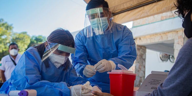 GOBIERNO DE VÍCTOR MAS CONTINÚA APLICANDO PRUEBAS RÁPIDAS DE COVID-19