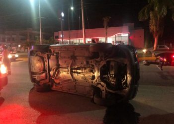 VUELCA SU COCHE TRAS MANIOBRA IMPRUDENTE
