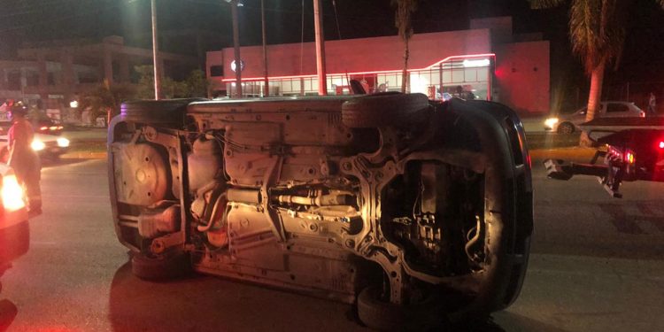 VUELCA SU COCHE TRAS MANIOBRA IMPRUDENTE