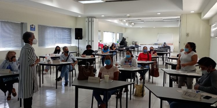 IMPARTE UNICARIBE EDUCACIÓN COOPERATIVA A ORGANIZACIONES COMUNITARIAS