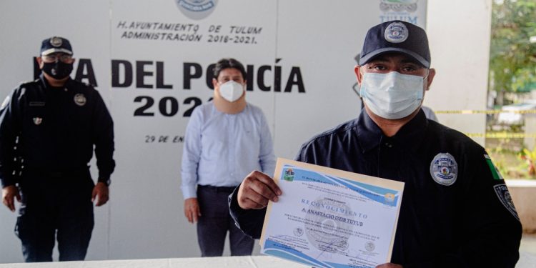 RECONOCEN A POLICÍAS DE TULUM