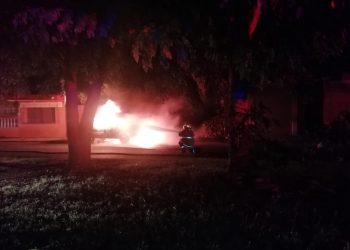 REPORTAN AUTO INCENDIADO EN CHETUMAL