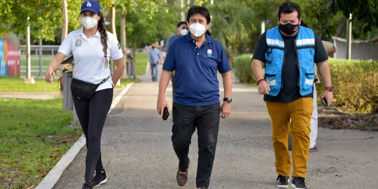 ENCABEZA VÍCTOR MAS TAH, JORNADA DE LIMPIEZA DE LA UNIDAD DEPORTIVA “TULUM”