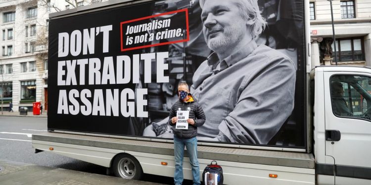 EL REINO UNIDO RECHAZA LA ENTREGA DE ASSANGE A EEUU POR RIESGO DE SUICIDIO